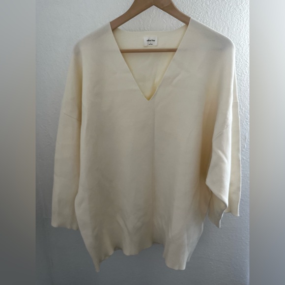 Wilfred cream tunic sweater (Aritzia) - Picture 2 of 6
